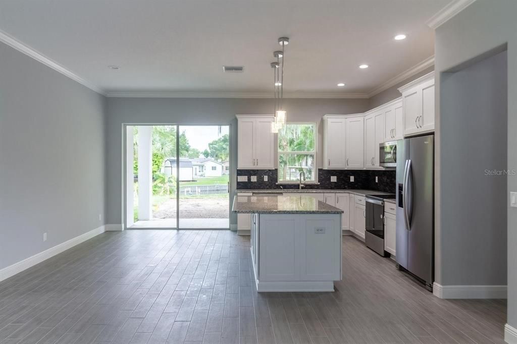 For Sale: $550,000 (3 beds, 2 baths, 1700 Square Feet)