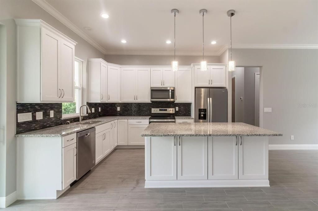 For Sale: $550,000 (3 beds, 2 baths, 1700 Square Feet)