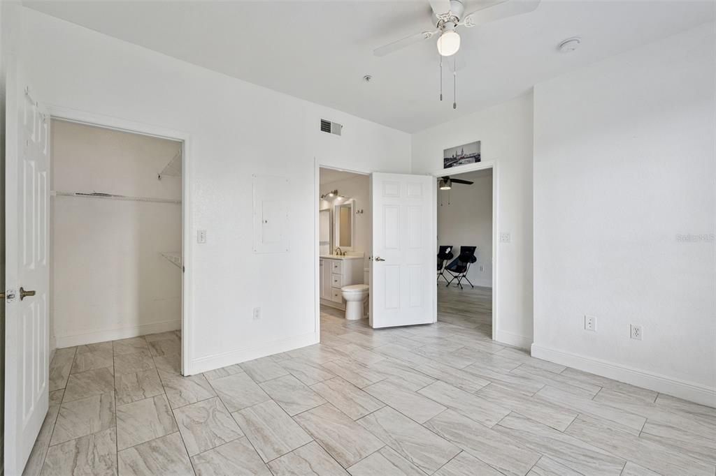 For Sale: $199,000 (2 beds, 2 baths, 1062 Square Feet)