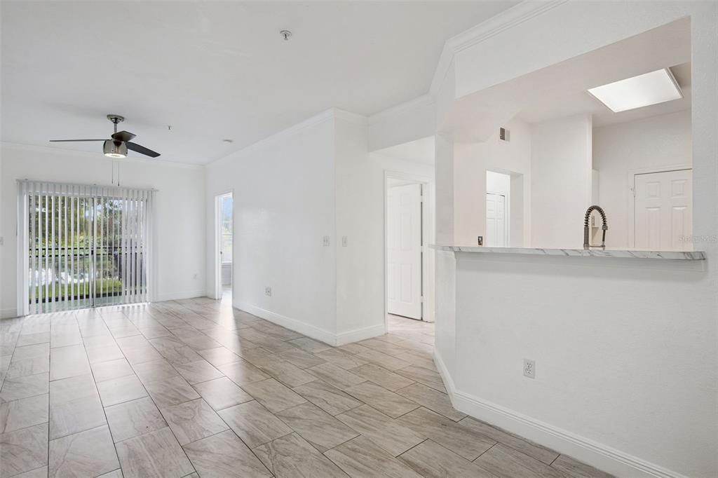 For Sale: $199,000 (2 beds, 2 baths, 1062 Square Feet)