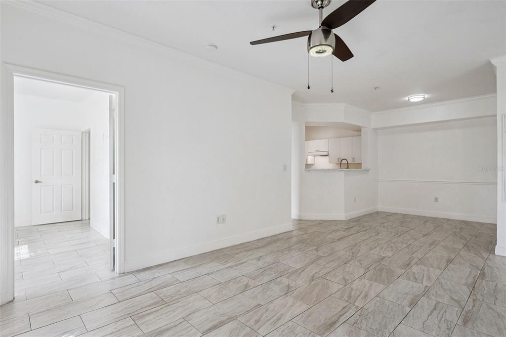 For Sale: $199,000 (2 beds, 2 baths, 1062 Square Feet)