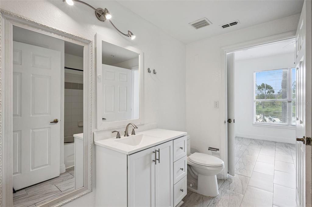 For Sale: $199,000 (2 beds, 2 baths, 1062 Square Feet)
