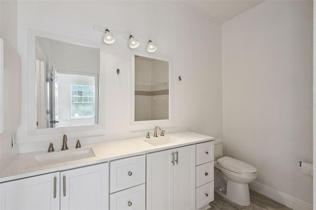 For Sale: $199,000 (2 beds, 2 baths, 1062 Square Feet)