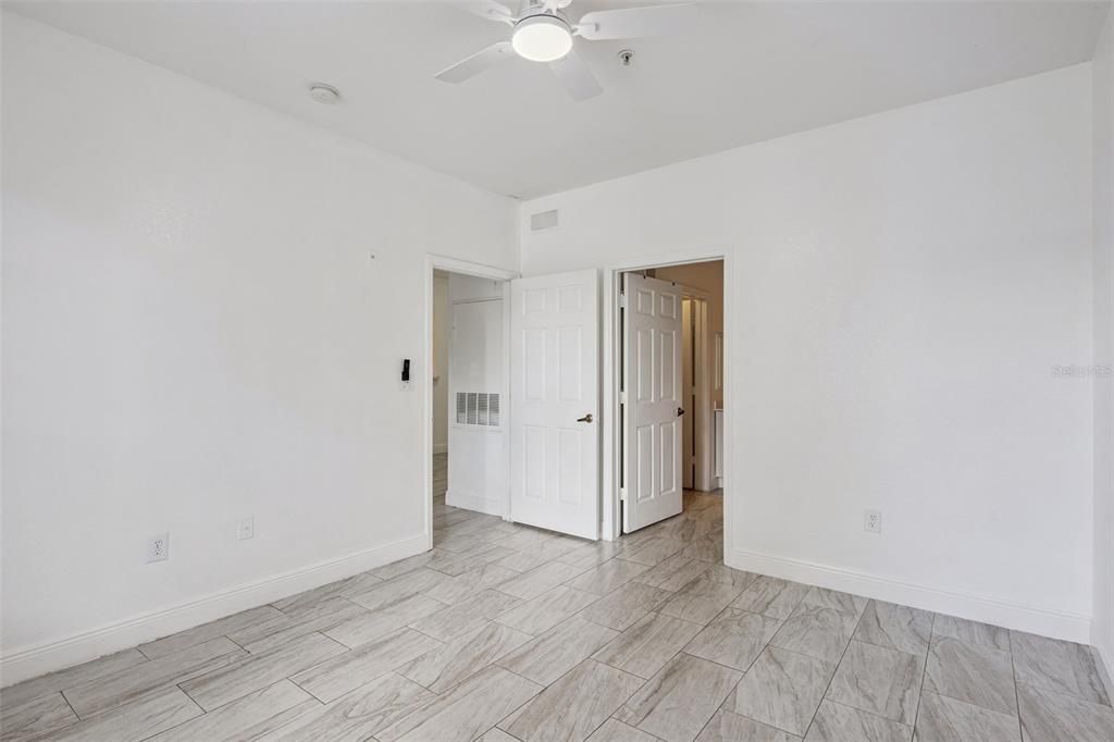 For Sale: $199,000 (2 beds, 2 baths, 1062 Square Feet)