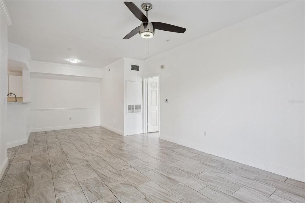 For Sale: $199,000 (2 beds, 2 baths, 1062 Square Feet)