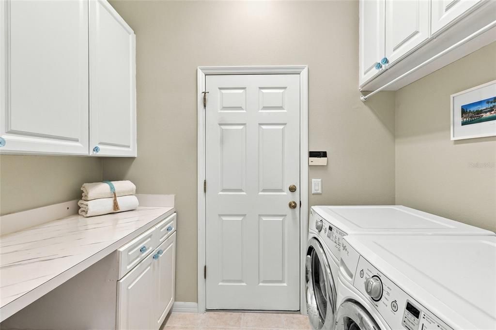 For Sale: $889,000 (3 beds, 2 baths, 2347 Square Feet)