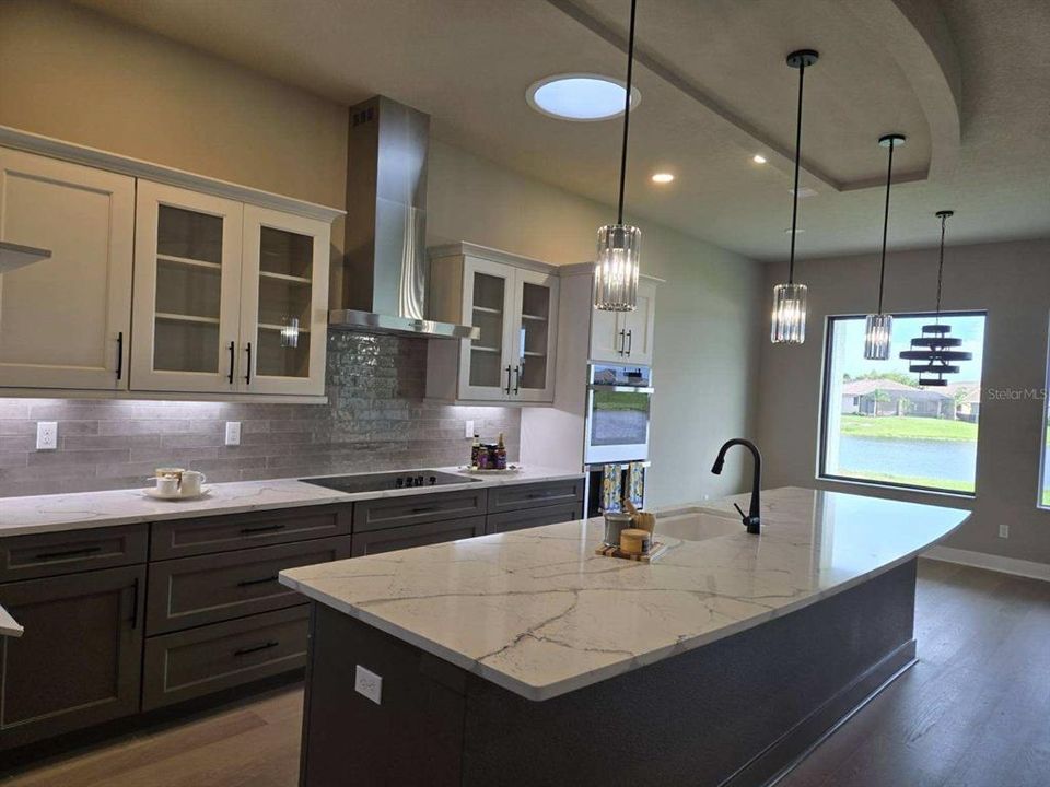 En Venta: $989,000 (3 camas, 3 baños, 2504 Pies cuadrados)