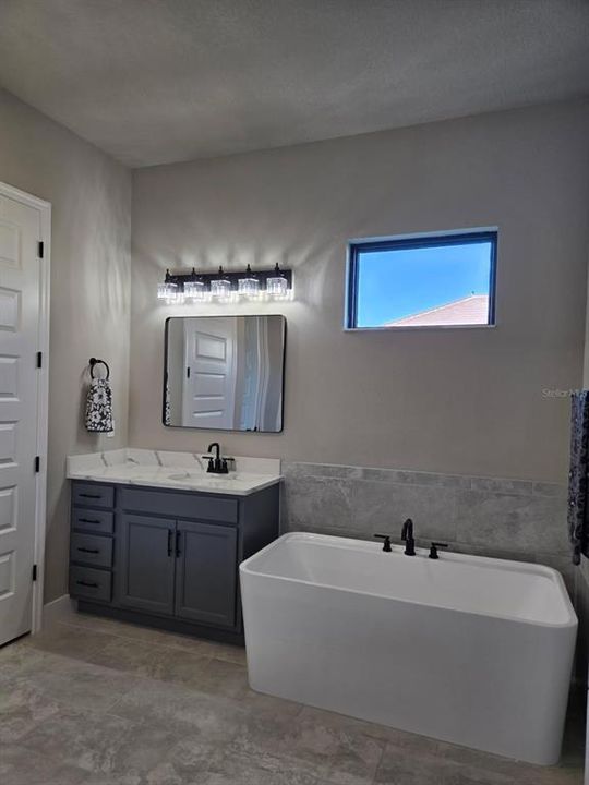 En Venta: $989,000 (3 camas, 3 baños, 2504 Pies cuadrados)