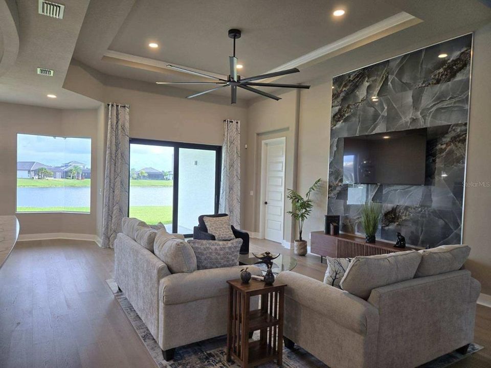 En Venta: $989,000 (3 camas, 3 baños, 2504 Pies cuadrados)
