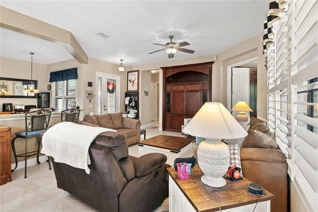 For Sale: $345,000 (2 beds, 2 baths, 1673 Square Feet)