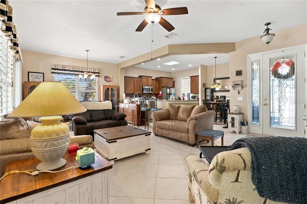 For Sale: $345,000 (2 beds, 2 baths, 1673 Square Feet)