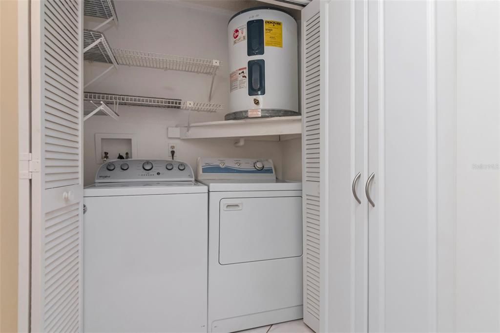 На продажу: $210,000 (2 спален, 2 ванн, 1030 Квадратных фут)