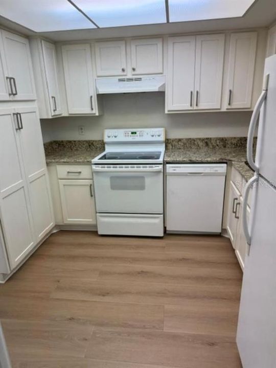 For Rent: $1,800 (1 beds, 1 baths, 873 Square Feet)