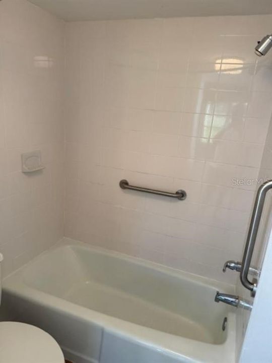 For Rent: $1,800 (1 beds, 1 baths, 873 Square Feet)