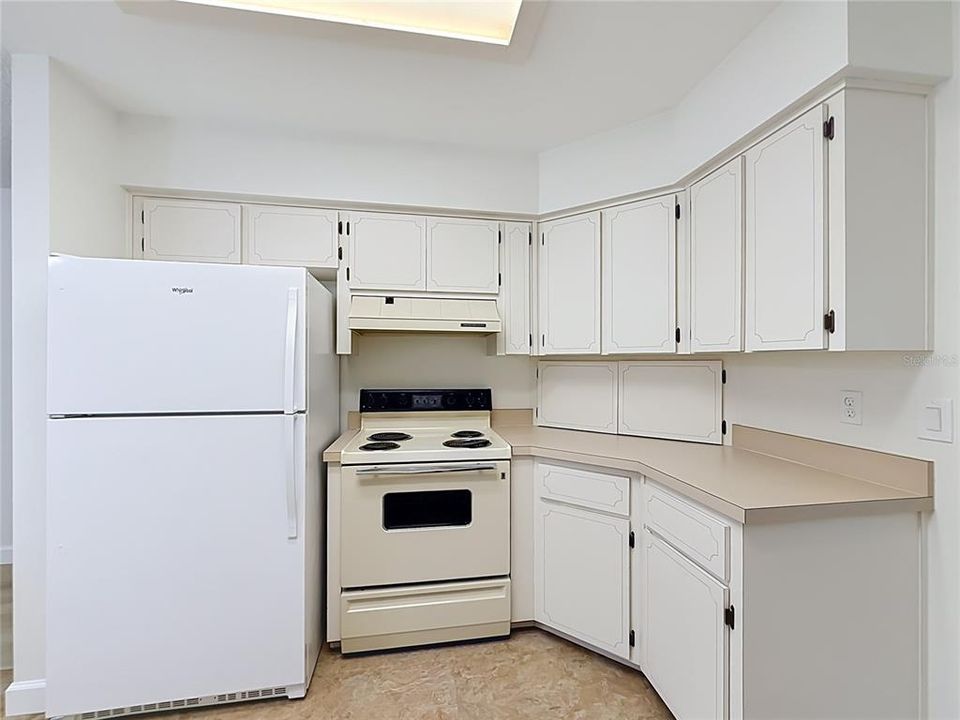 На продажу: $228,000 (2 спален, 2 ванн, 1368 Квадратных фут)