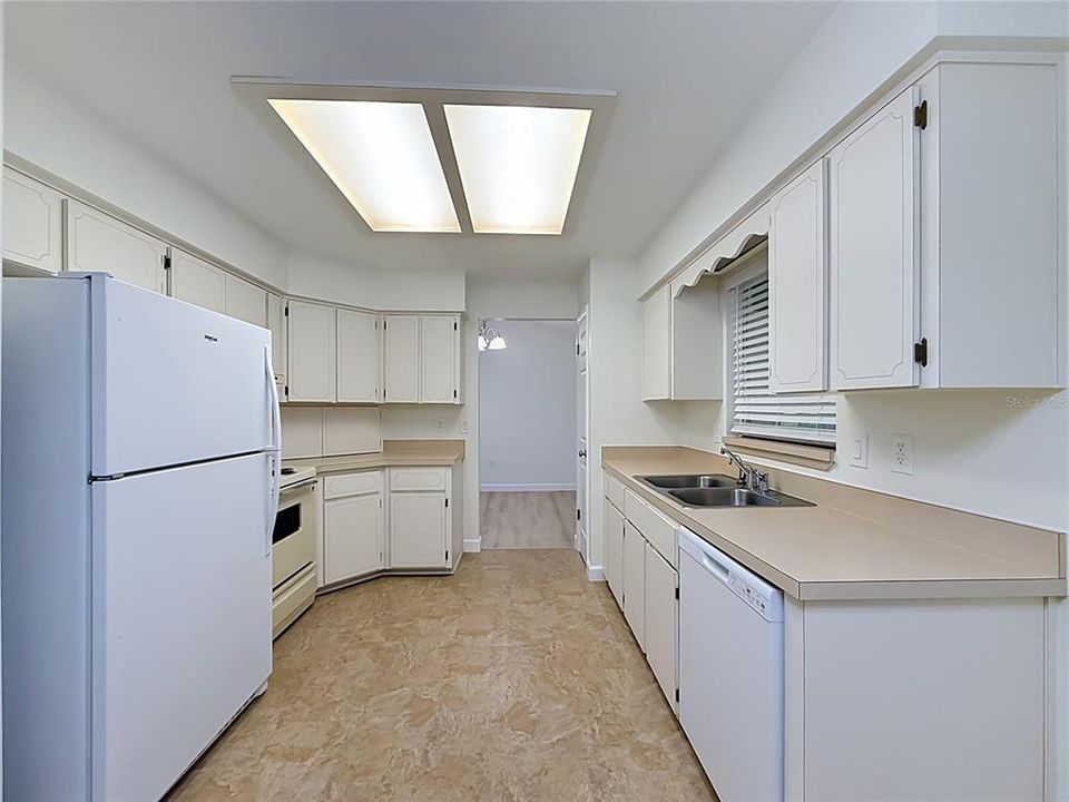 На продажу: $228,000 (2 спален, 2 ванн, 1368 Квадратных фут)