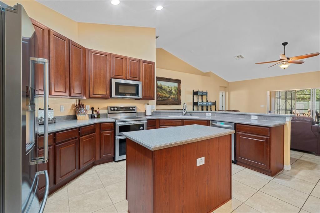 For Sale: $549,500 (4 beds, 3 baths, 2800 Square Feet)