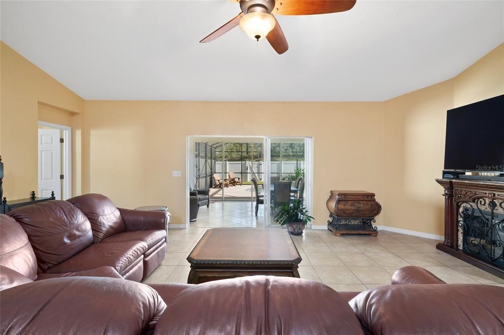 For Sale: $549,500 (4 beds, 3 baths, 2800 Square Feet)