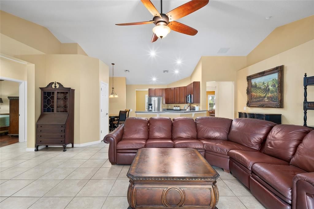 For Sale: $549,500 (4 beds, 3 baths, 2800 Square Feet)