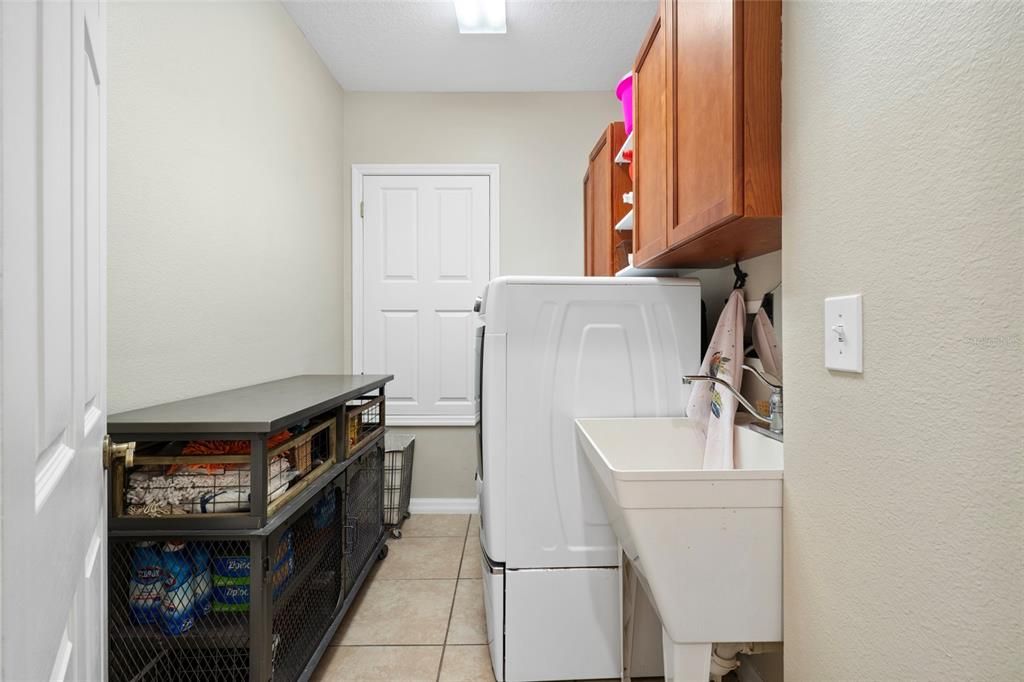 For Sale: $549,500 (4 beds, 3 baths, 2800 Square Feet)