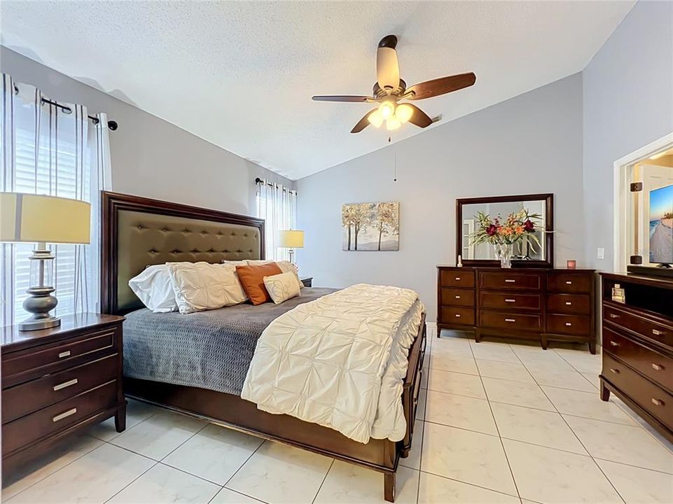 For Sale: $445,000 (4 beds, 2 baths, 1945 Square Feet)