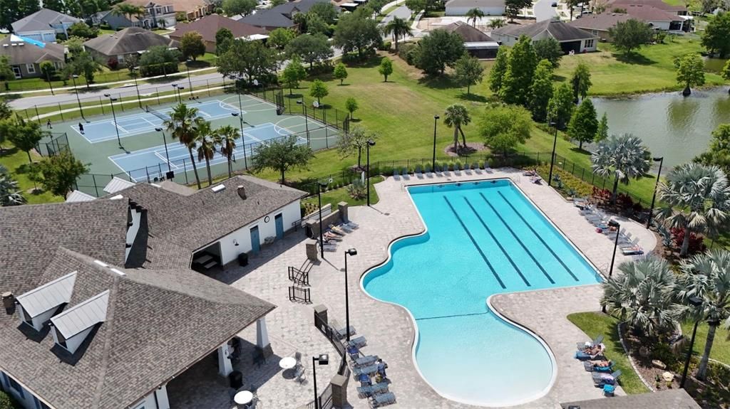 For Sale: $395,000 (4 beds, 2 baths, 1915 Square Feet)