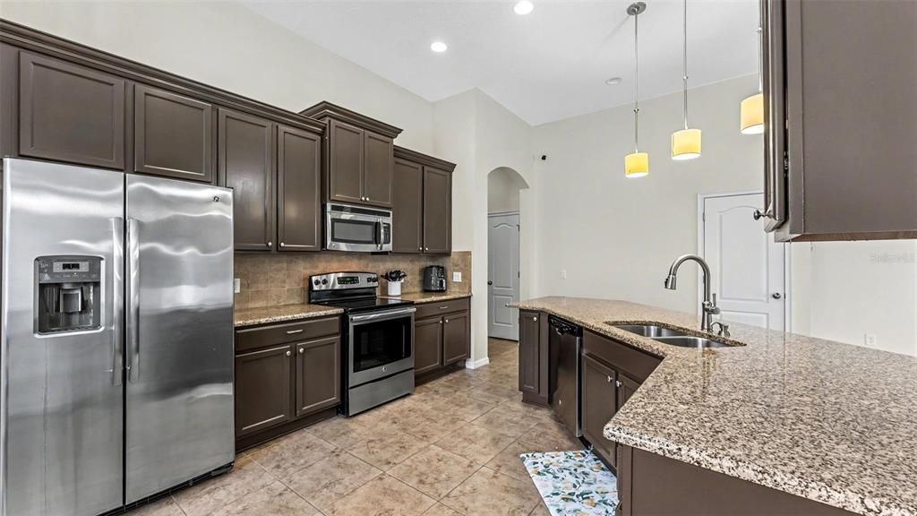 For Sale: $395,000 (4 beds, 2 baths, 1915 Square Feet)