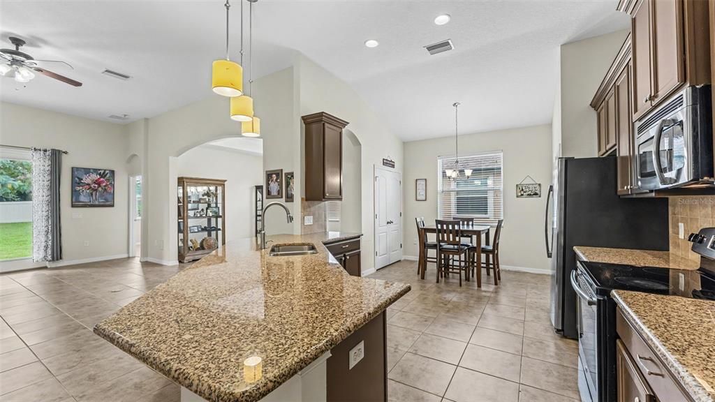 For Sale: $395,000 (4 beds, 2 baths, 1915 Square Feet)