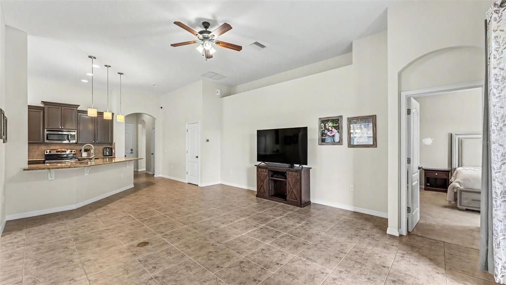 For Sale: $395,000 (4 beds, 2 baths, 1915 Square Feet)