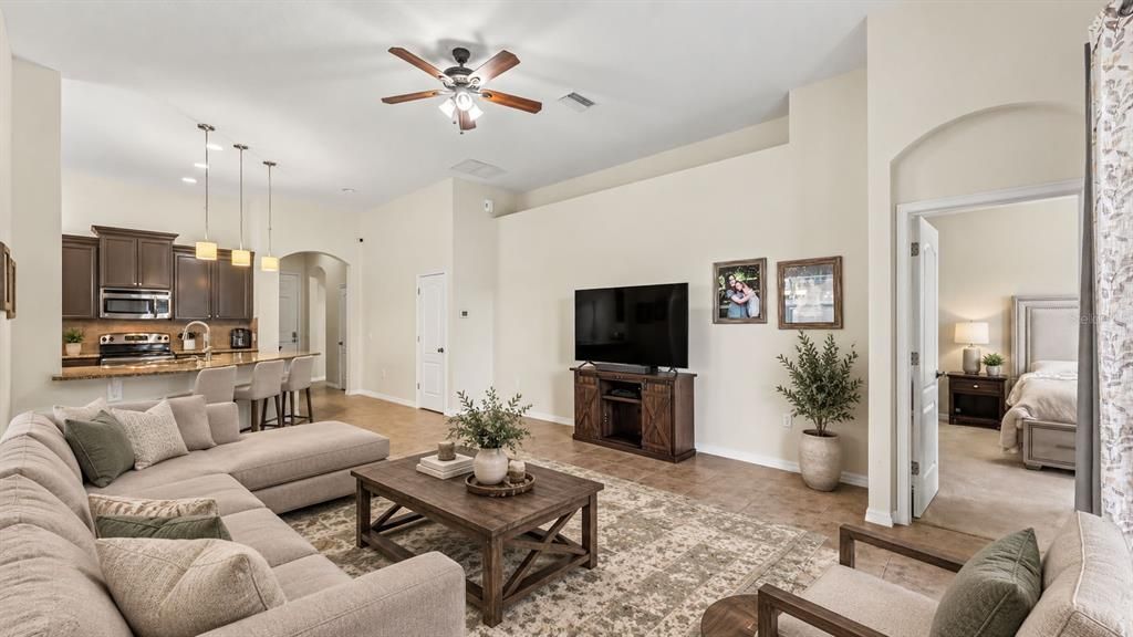 For Sale: $395,000 (4 beds, 2 baths, 1915 Square Feet)