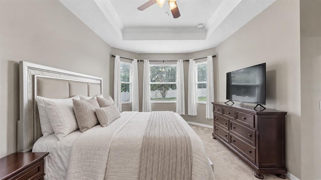 For Sale: $395,000 (4 beds, 2 baths, 1915 Square Feet)