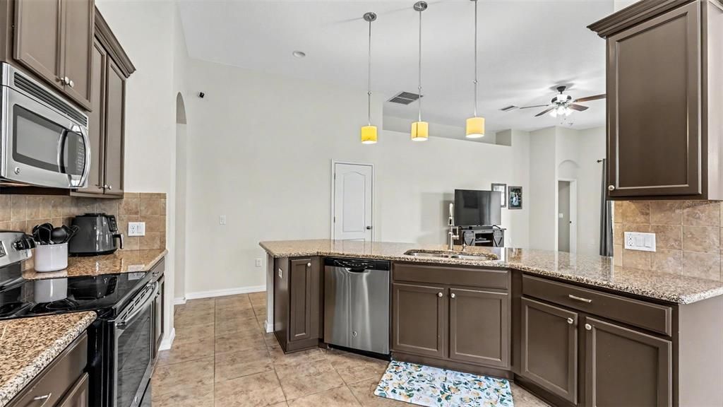 For Sale: $395,000 (4 beds, 2 baths, 1915 Square Feet)