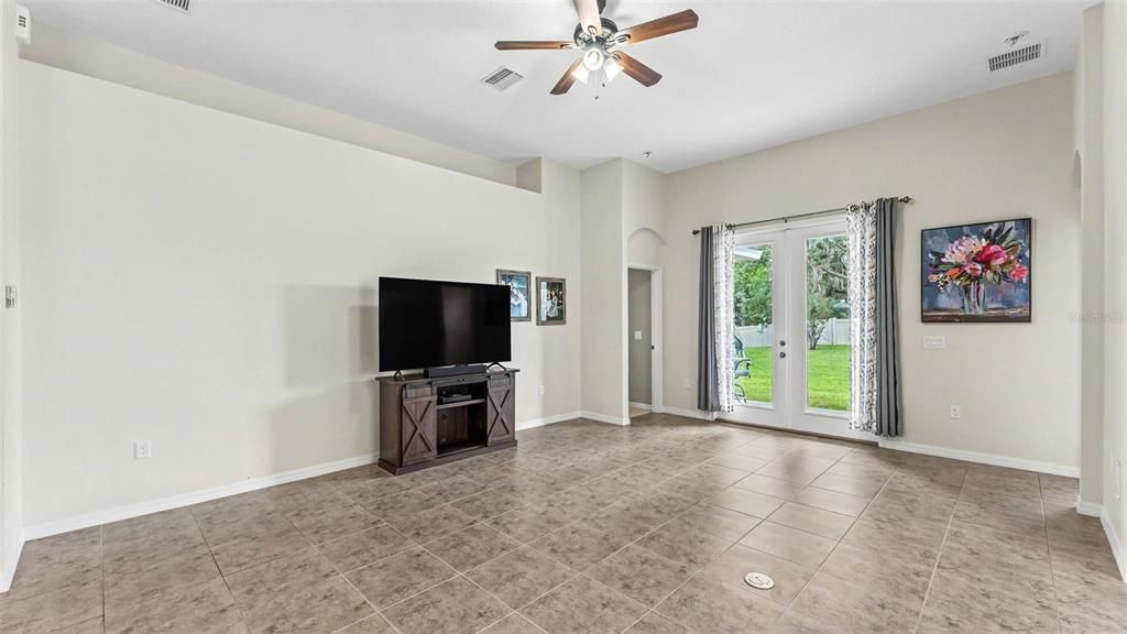 For Sale: $395,000 (4 beds, 2 baths, 1915 Square Feet)