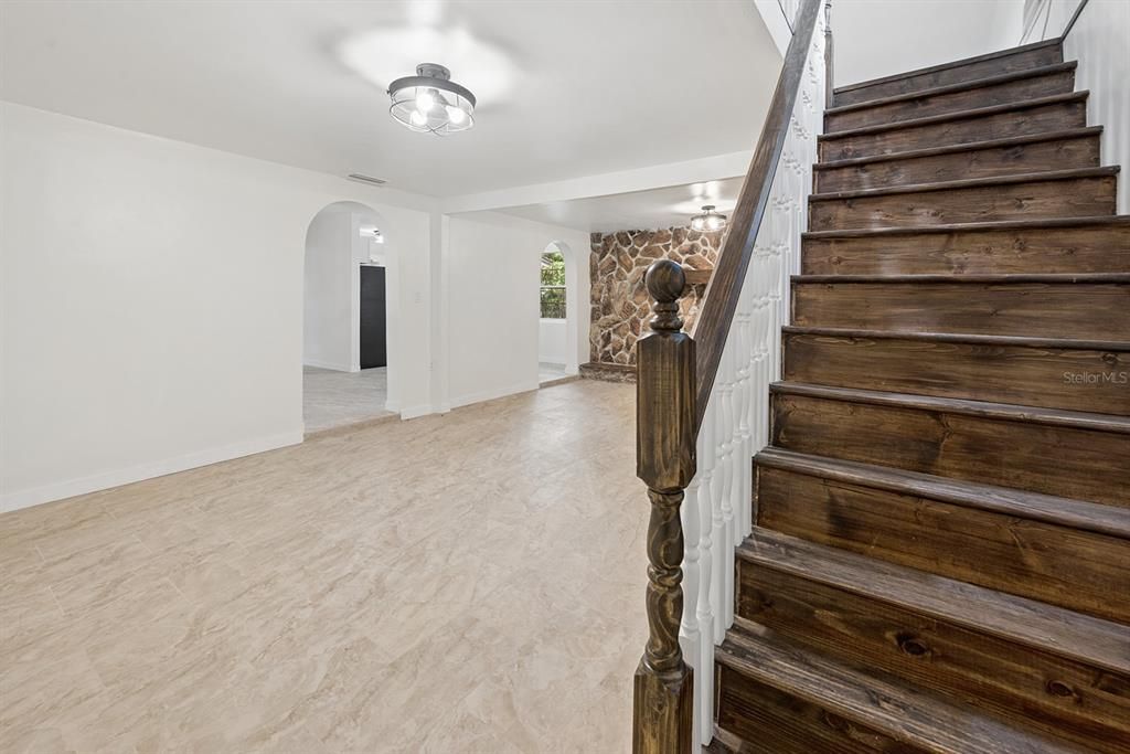 For Sale: $169,000 (4 beds, 1 baths, 1274 Square Feet)