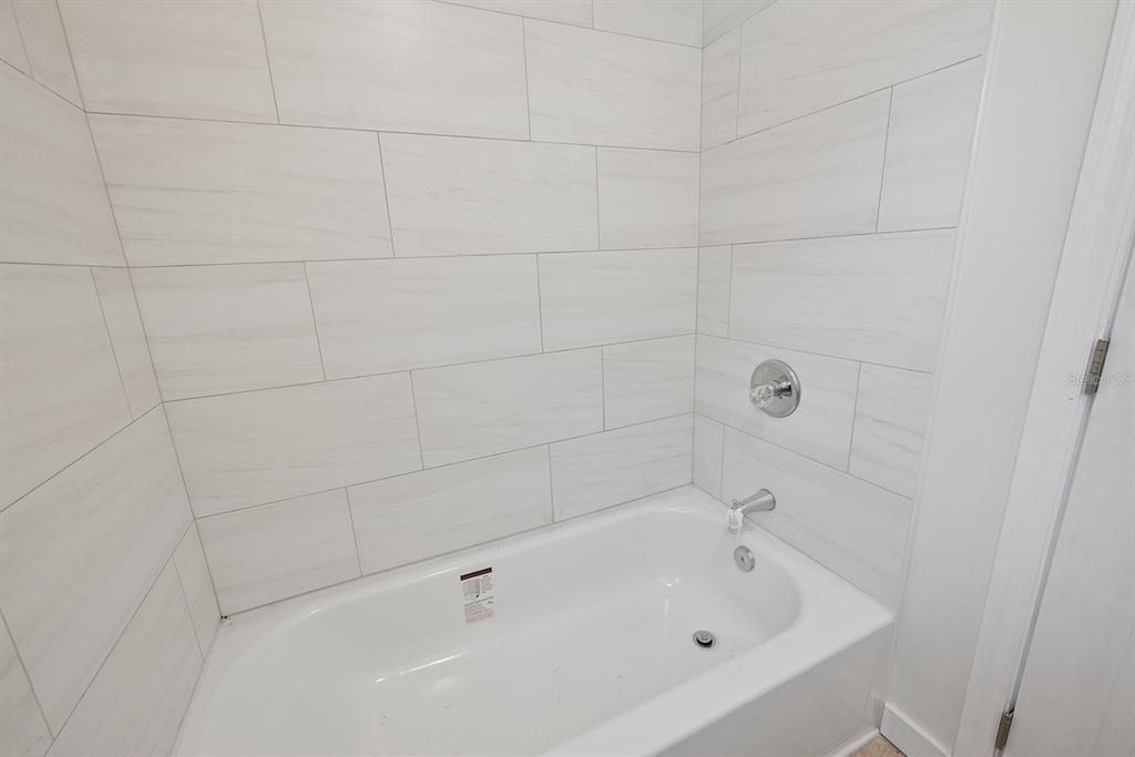 For Sale: $169,000 (4 beds, 1 baths, 1274 Square Feet)