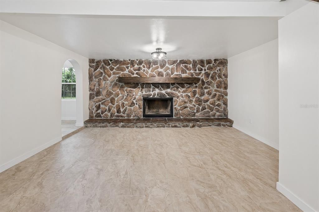 For Sale: $169,000 (4 beds, 1 baths, 1274 Square Feet)