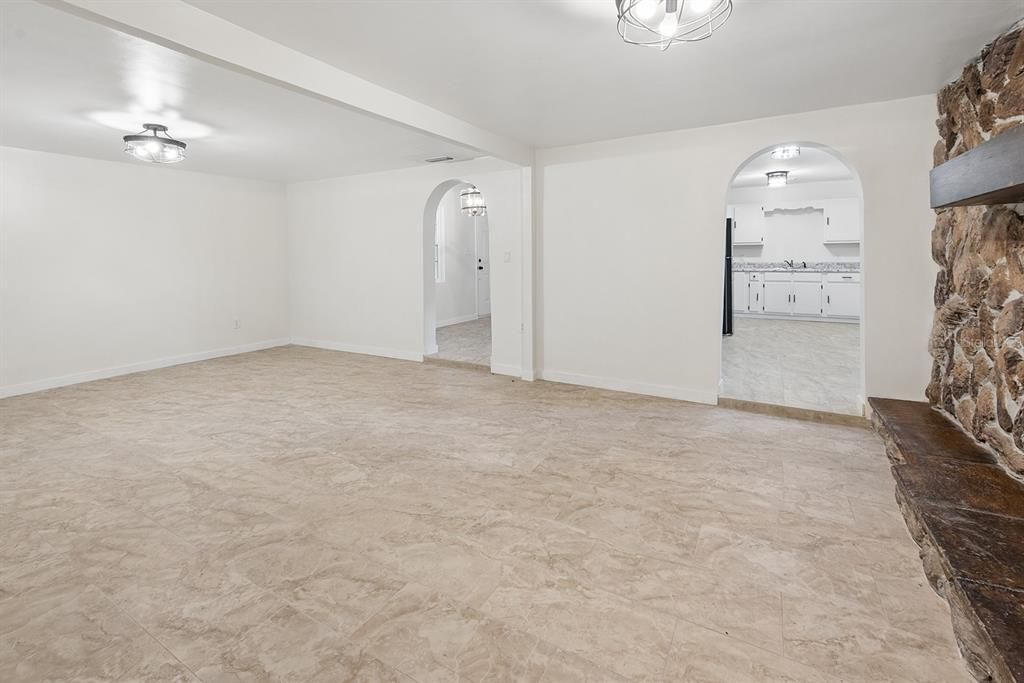 For Sale: $169,000 (4 beds, 1 baths, 1274 Square Feet)