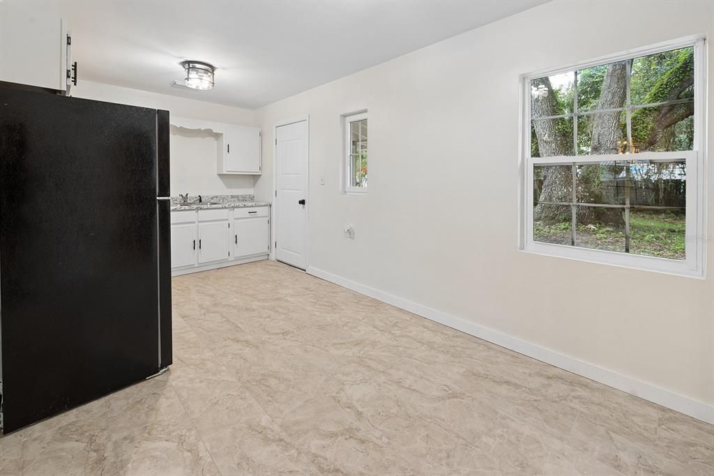 For Sale: $169,000 (4 beds, 1 baths, 1274 Square Feet)