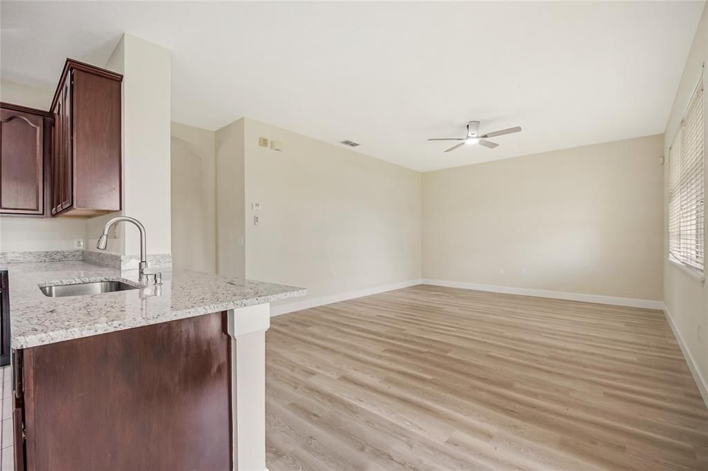 En Venta: $359,000 (3 camas, 2 baños, 1899 Pies cuadrados)