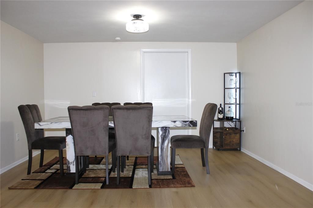 En Venta: $328,000 (3 camas, 2 baños, 1483 Pies cuadrados)