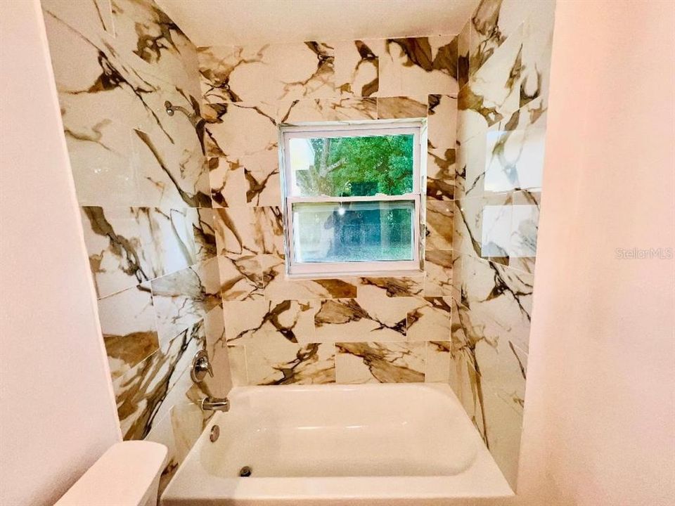 For Rent: $2,200 (2 beds, 1 baths, 1053 Square Feet)