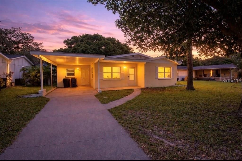 For Rent: $2,200 (2 beds, 1 baths, 1053 Square Feet)