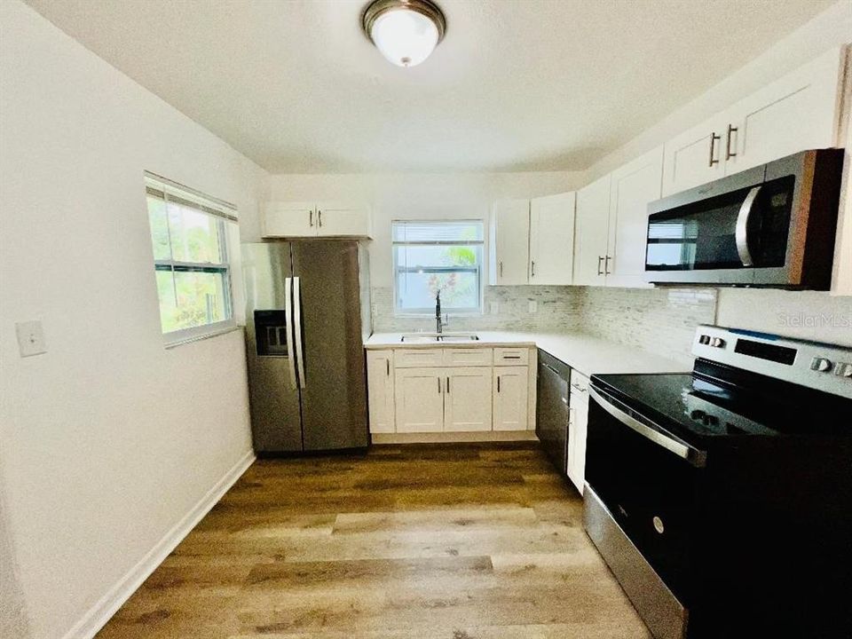 For Rent: $2,200 (2 beds, 1 baths, 1053 Square Feet)