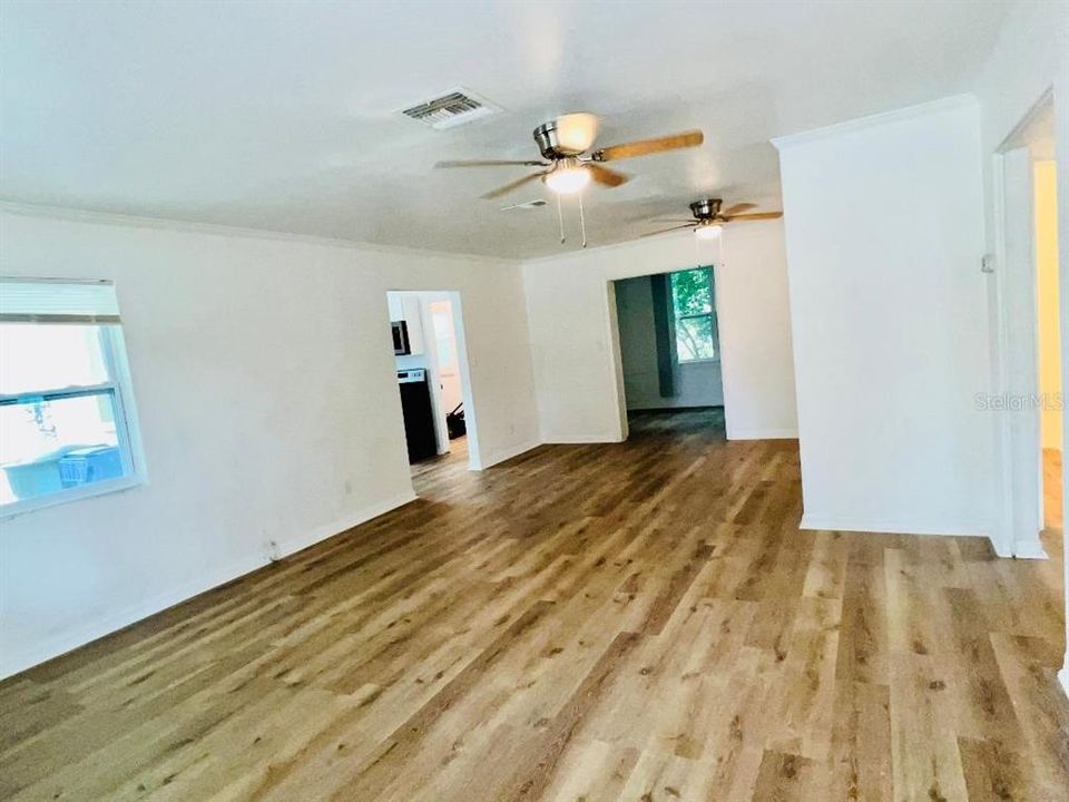 For Rent: $2,200 (2 beds, 1 baths, 1053 Square Feet)