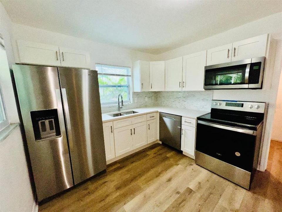 For Rent: $2,200 (2 beds, 1 baths, 1053 Square Feet)