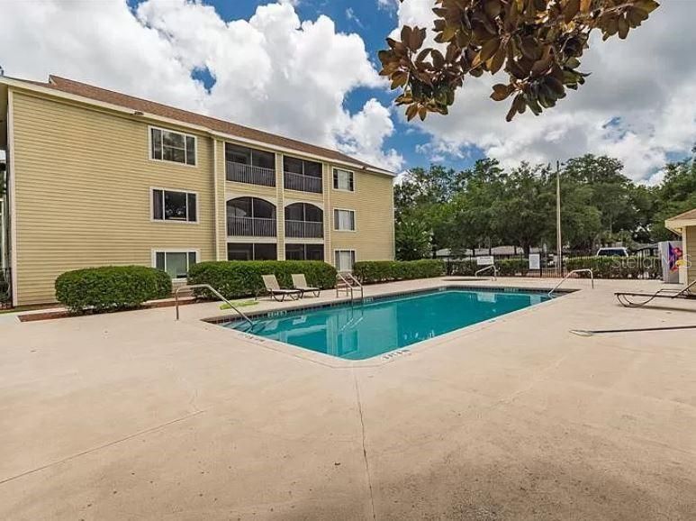 For Rent: $1,800 (4 beds, 4 baths, 1225 Square Feet)