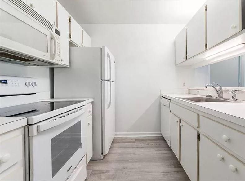 For Rent: $1,800 (4 beds, 4 baths, 1225 Square Feet)