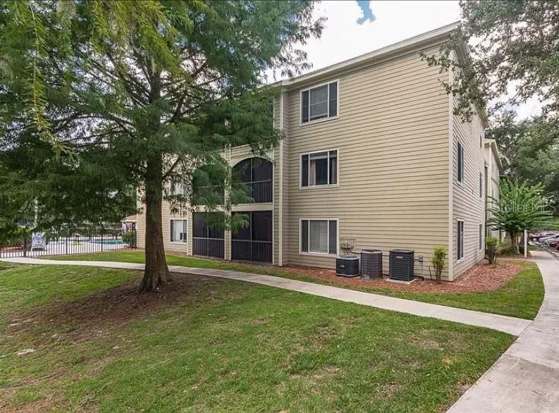 For Rent: $1,800 (4 beds, 4 baths, 1225 Square Feet)