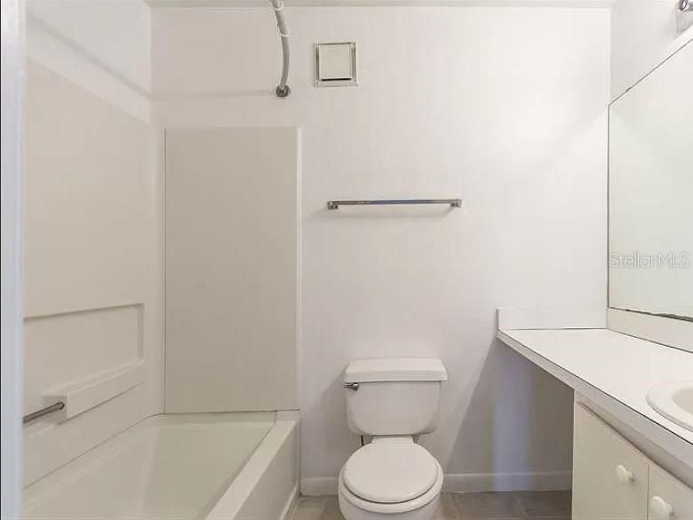 For Rent: $1,800 (4 beds, 4 baths, 1225 Square Feet)