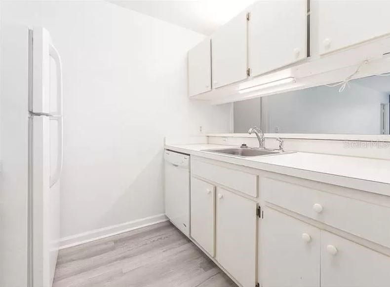 For Rent: $1,800 (4 beds, 4 baths, 1225 Square Feet)